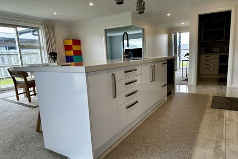 Photo of property in 89 Johnstone Drive, Fitzherbert, Palmerston North, 4410