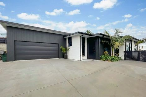 Photo of property in 2 Piper Way, Glen Avon, New Plymouth, 4312