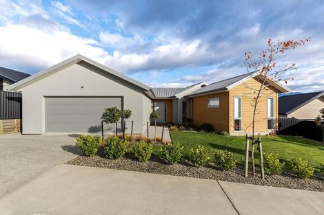 Photo of property in 8 The Heights Avenue, Wanaka, 9305