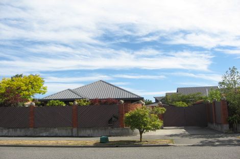 Photo of property in 180 Royal Park Drive, Parklands, Christchurch, 8083