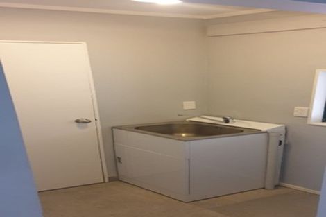 Photo of property in 2/21 Contessa Drive, Glenfield, Auckland, 0629