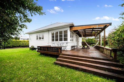 Photo of property in 42 Alice Street, Riverhead, 0820