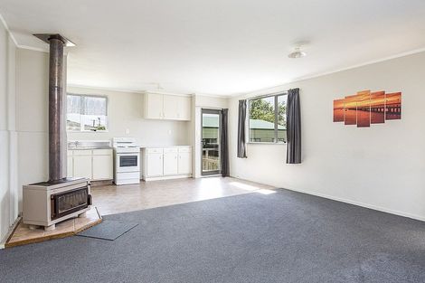 Photo of property in 2/14 Te Moau Avenue, Parakai, 0830