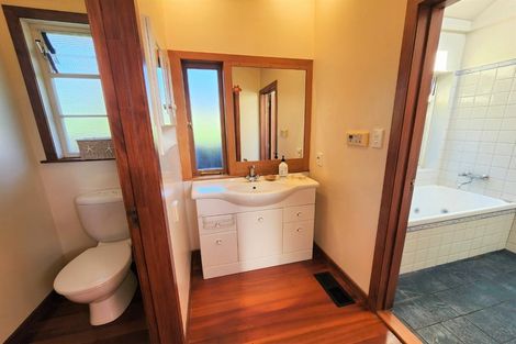 Photo of property in 41 Queensway, Three Kings, Auckland, 1024