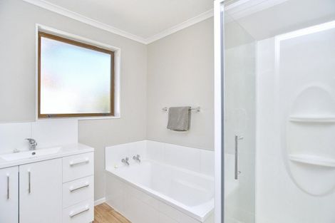 Photo of property in 4 Sonning Place, Redwood, Christchurch, 8051