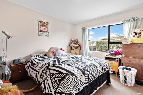 Photo of property in 1/178 Beach Haven Road, Beach Haven, Auckland, 0626