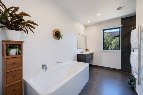 Photo of property in 5 Fife Court, Jacks Point, Queenstown, 9371