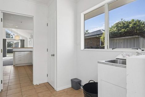 Photo of property in 5 Adrian Grove, Waikanae Beach, Waikanae, 5036