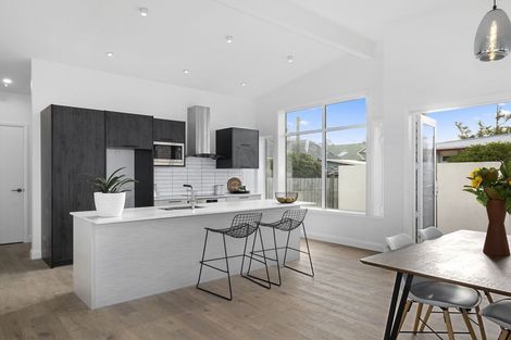 Photo of property in 7 West Avenue, Saint Clair, Dunedin, 9012