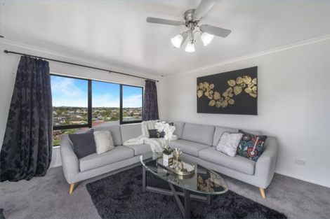 Photo of property in 17 Dorchester Place, Nawton, Hamilton, 3200