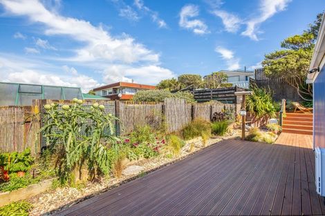 Photo of property in 2/11 Mervyn Place, Plimmerton, Porirua, 5026
