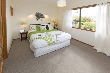 Photo of property in 1/10 Hyde Road, Rothesay Bay, Auckland, 0630