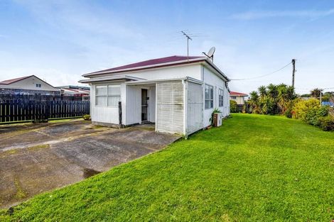 Photo of property in 9 Napier Street, Opunake, 4616