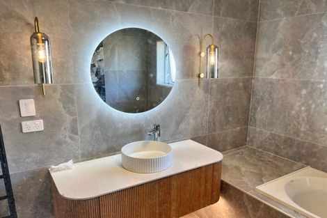 Photo of property in 21 Oakpark Place, West Harbour, Auckland, 0618