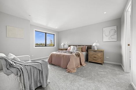Photo of property in 18 Pukeko Road, Hobsonville, 0616