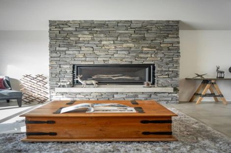 Photo of property in 73 Oak Road, Poraiti, Napier, 4112