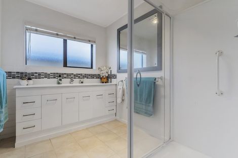 Photo of property in 1/52 Florence Avenue, Orewa, 0931