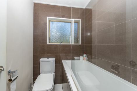 Photo of property in 3 Mulberry Place, Glenfield, Auckland, 0629