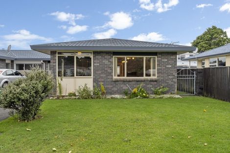Photo of property in 2/7 Mahoe Street, Strandon, New Plymouth, 4312