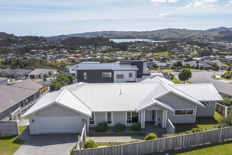 Photo of property in 2 Pacific View, Whitby, Porirua, 5024