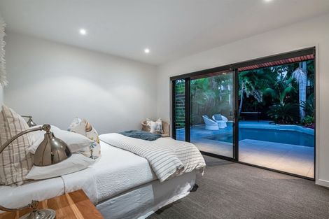 Photo of property in 17a Parr Terrace, Castor Bay, Auckland, 0620