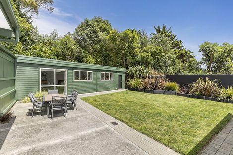 Photo of property in 11 Wilmshurst Place, Tawa, Wellington, 5028