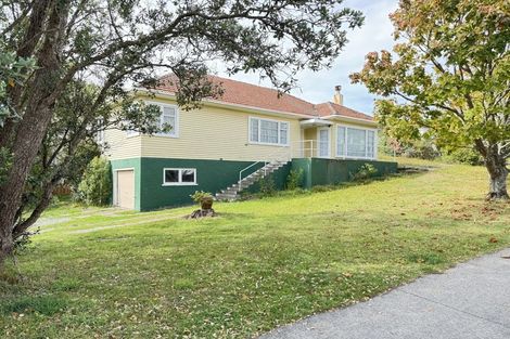 Photo of property in 17 Raroa Terrace, Tawa, Wellington, 5028