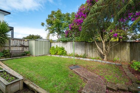 Photo of property in 3 Parani Court, Te Atatu Peninsula, Auckland, 0610