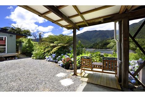 Photo of property in 29 Hope Drive, Okiwi Bay, French Pass, 7193