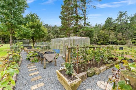 Photo of property in 1042 Ngunguru Road, Kiripaka, Whangarei, 0173