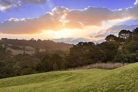 Photo of property in 1056 Peak Road, Helensville, 0875