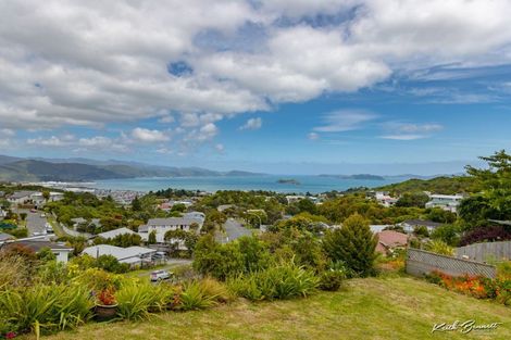 Photo of property in 39 Oakleigh Street, Maungaraki, Lower Hutt, 5010