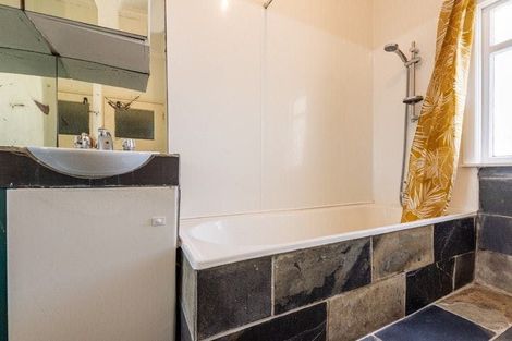 Photo of property in 2/2 Hawker Street, Mount Victoria, Wellington, 6011