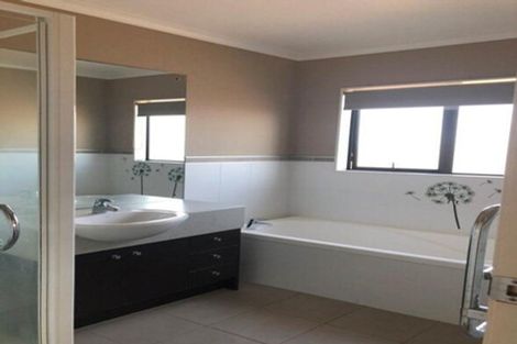 Photo of property in 4 Drumston Place, Flat Bush, Auckland, 2019