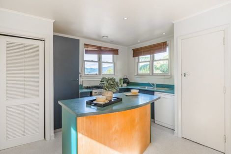 Photo of property in 3 Gates Road, Waikanae Beach, Waikanae, 5036
