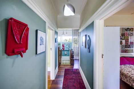 Photo of property in 1 Lawrence Road, Hospital Hill, Napier, 4110