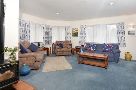 Photo of property in 2 Rosella Grove, Waimauku, 0812