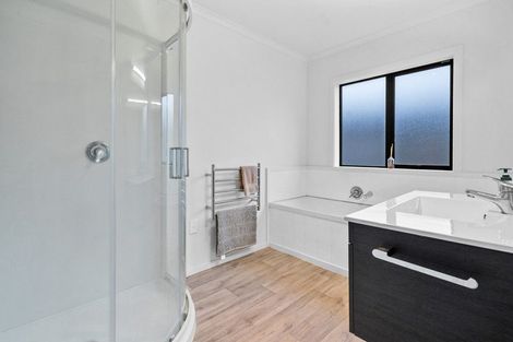 Photo of property in 1 Molesworth Street, Carterton, 5713