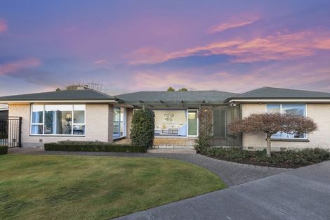Photo of property in 17 Ilfracombe Place, Burnside, Christchurch, 8053