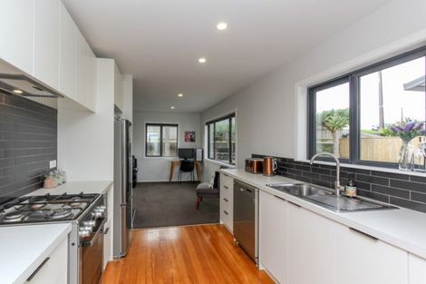 Photo of property in 1 Ranfurly Street, Frankleigh Park, New Plymouth, 4310
