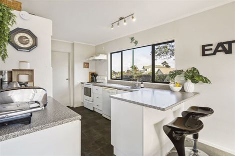 Photo of property in 23 Blue Heron Rise, Stanmore Bay, Whangaparaoa, 0932