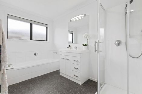 Photo of property in 2 Te Kio Crescent, Papamoa Beach, Papamoa, 3118