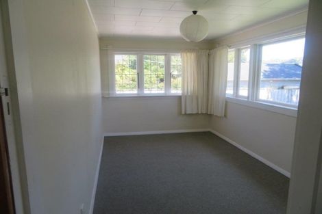 Photo of property in 22 Saint Albans Grove, Woburn, Lower Hutt, 5010