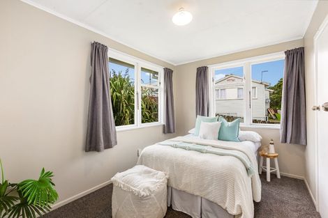 Photo of property in 16 Komata Grove, Waitangirua, Porirua, 5024