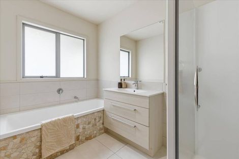 Photo of property in 11 Southill Way, Pyes Pa, Tauranga, 3112