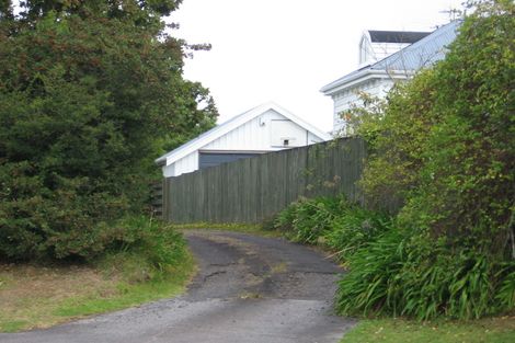 Photo of property in 122 East Coast Road, Forrest Hill, Auckland, 0620