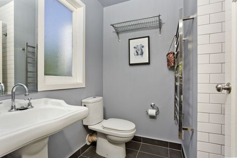Photo of property in 21 Roberts Avenue, Bayswater, Auckland, 0622