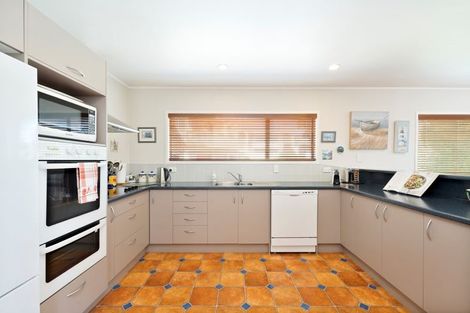 Photo of property in 34 Catalina Crescent, Forrest Hill, Auckland, 0620