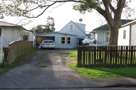 Photo of property in 3 Titoki Street, Te Atatu Peninsula, Auckland, 0610