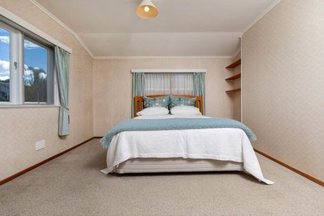 Photo of property in 40 Sunnyfield Crescent, Glenfield, Auckland, 0629